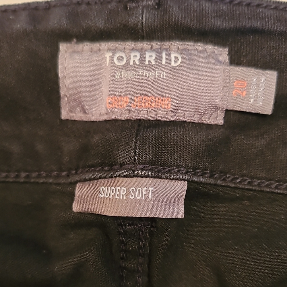 Torrid Super Soft Black Crop Jegging